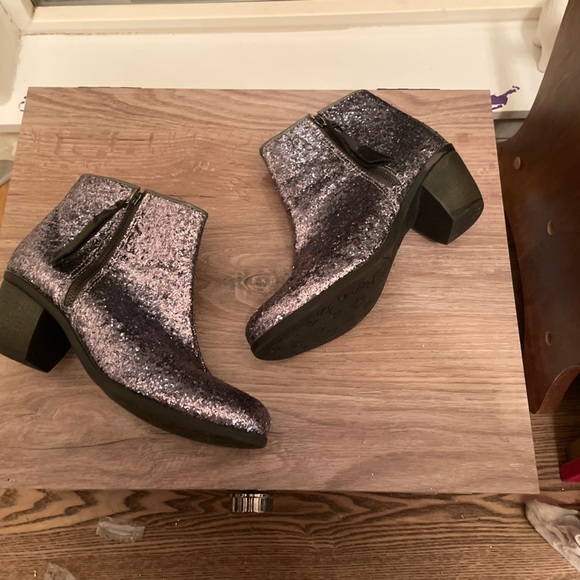 Vera Wang Princess Silver Sparkly Booties - Picture 5 of 11